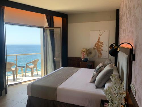 ON ALETA ROOM