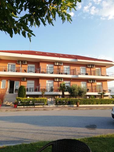 Denis Studios And Apartments