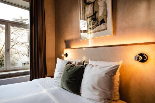 Monsieur Maurice Bar & Hotel