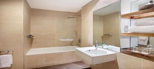 Leonardo Hotel Cardiff