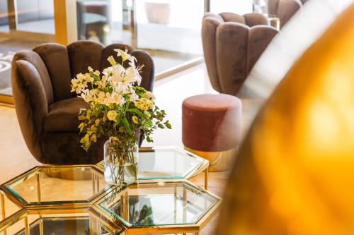 Andromeda & Thalassa