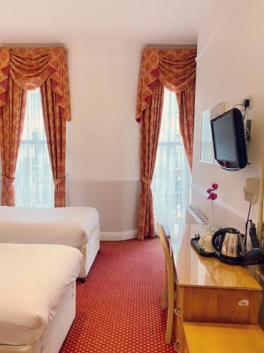 Hyde Park Radnor Hotel