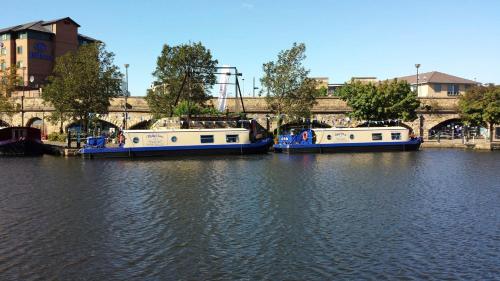 Houseboat Hotels - Hotel Boat