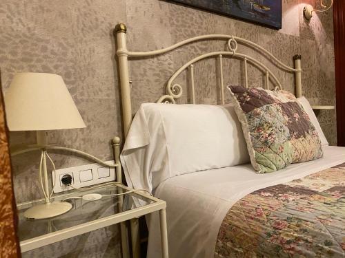 Hostal Orleans Barcelona