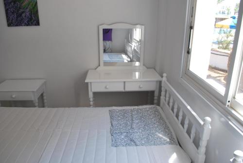 Flisvos Beach Apartments