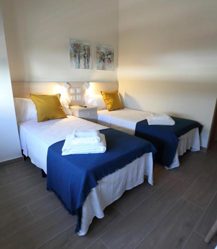 Hostal Palmones