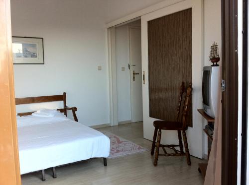 Chris Studios & Apartments