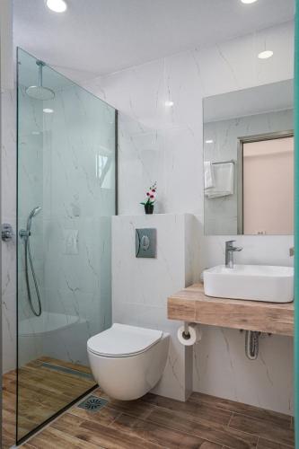 Antonis Apartments & Pool Bar