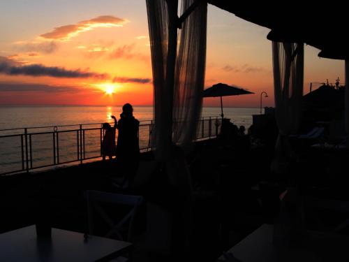 Sunset VIP House