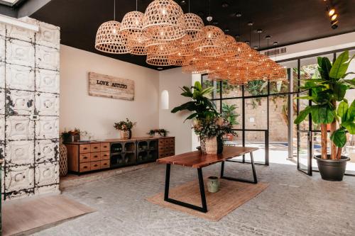 Life Astuto Boutique
