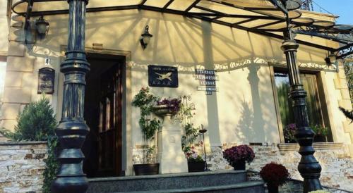 Aviator Boutique Hotel