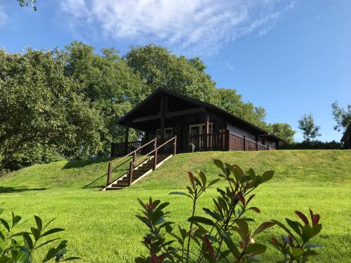 Hollybush Lodges
