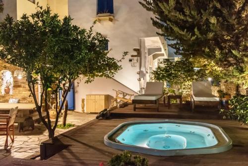 Vincenzo Family Rooms