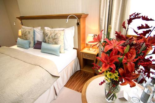 Retro Riverside Wellness Resort