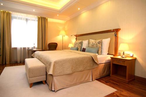 Retro Riverside Wellness Resort