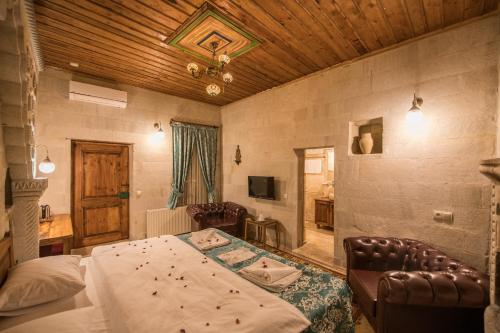 Charming Cave Hotel
