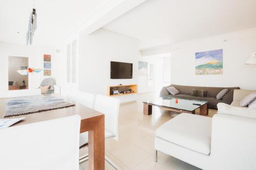 Athens Studios & Backpackers