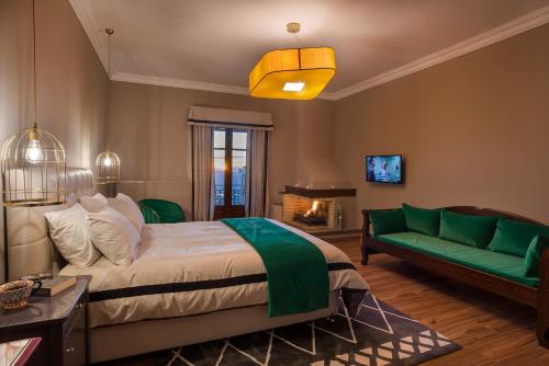 Ef Zin Studios & Suites Hotel