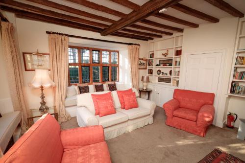 Knowlton Court Cottages