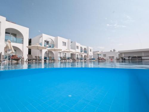 Kaos Hotel & Apartments