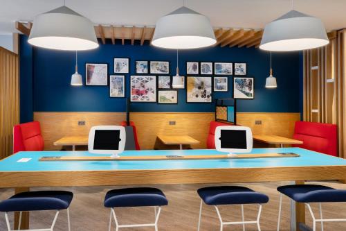 Holiday Inn Express Belfast City - Queen's Quarter