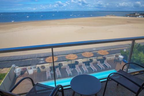 Arc-Hôtel sur Mer