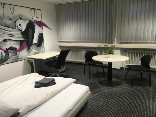 Hostel-Hamm by Geronimo