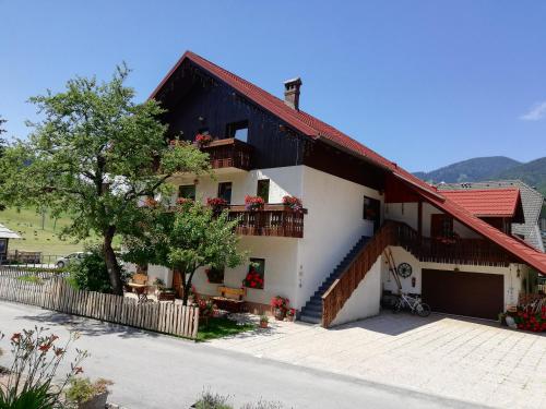 Apartments & Rooms Smucka