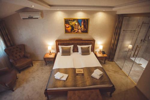 Provence Rooms