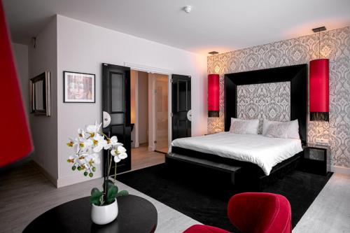 Le Theatre Hotel
