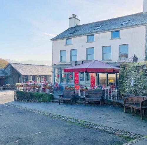 The Hive At Poppi Red