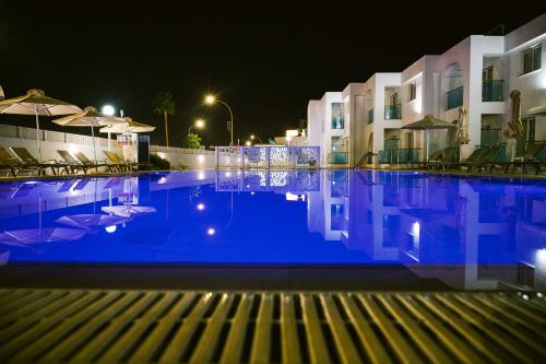 Kaos Hotel & Apartments