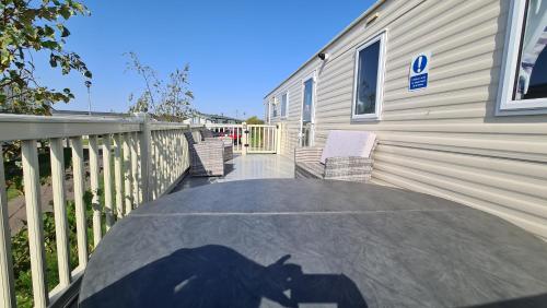 Luxury 8 berth Caravan with Hot Tub at Tattershall Lakes