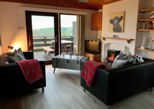 Lodge Cabin with Fabulous Views - Farm Holiday