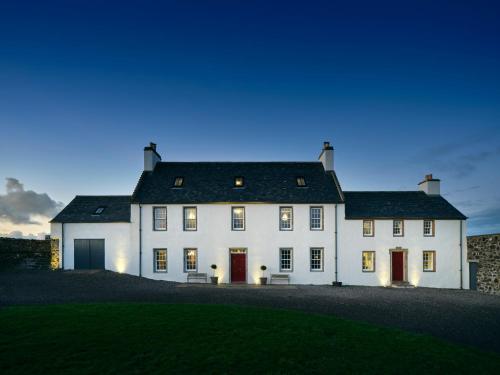 Monkstadt 1745 Luxury Lodge