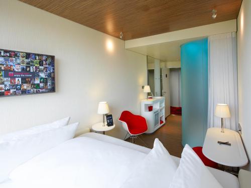 CitizenM Paris Charles de Gaulle Airport Hotel