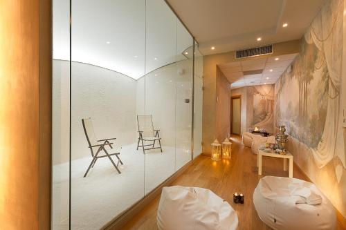 Boutique Room