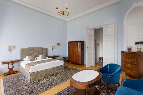 Karolyi Kastely Fehervarcsurgo