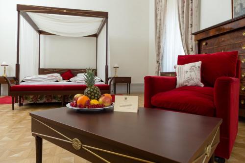 Karolyi Kastely Fehervarcsurgo