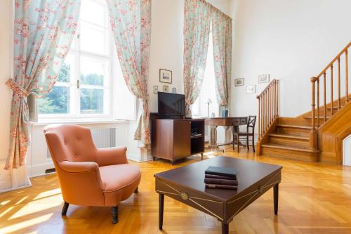 Karolyi Kastely Fehervarcsurgo