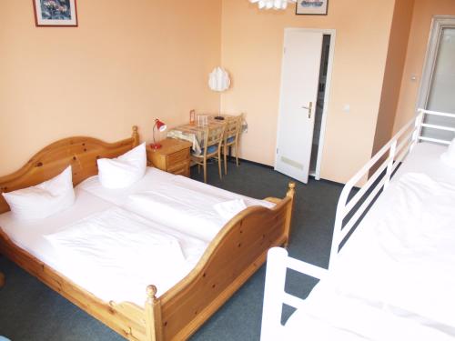 HappyGoLucky Hotel+Hostel