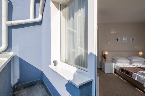 Blue Label Apart House