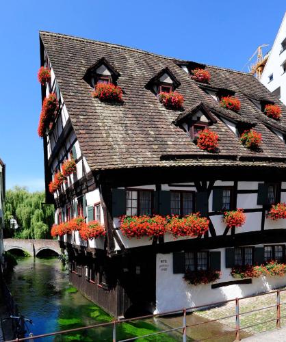 Hotel Schiefes Haus