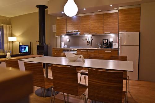 Levi Suites Unna Mànnu