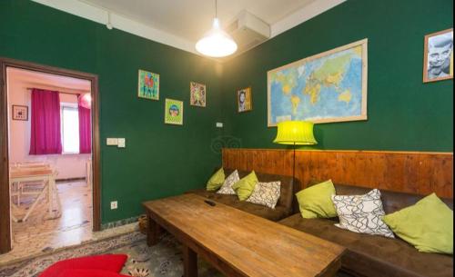 Sunflower City Backpacker Hostel & Bar