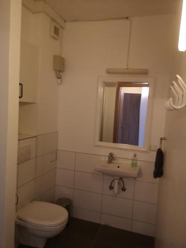 아코 타운 스퀘어 아파트먼트(Acco Town Square Apartments)