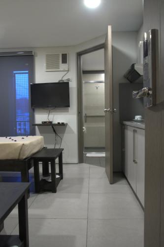 Jade Hotel and Suites Makati