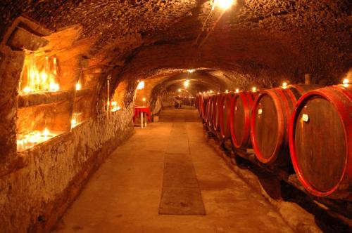 Aranykorona Hotel-Étterem & Sétáló Pince