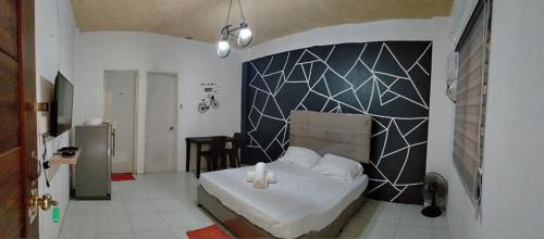 DJCI Apartelle Walk to Robinson & NE Pacific Mall 3 Min to SM Cabanatuan