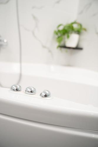 Chroma Fashion Rooms & Apartments